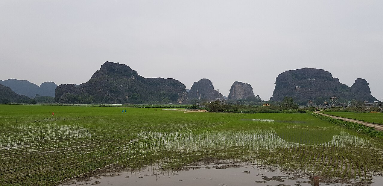 Tam Coc river and limestone scenery in Ninh Binh