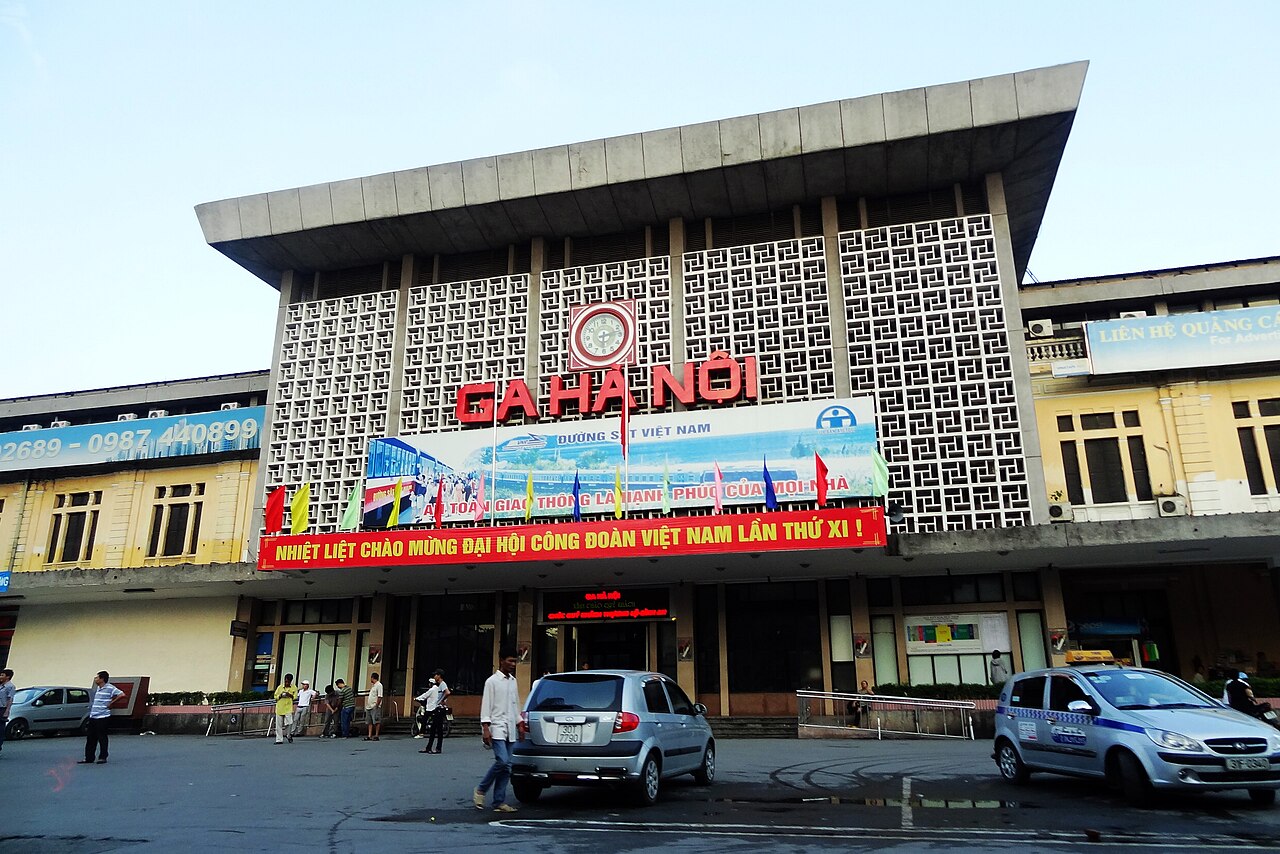 Hanoi Railway Station as a rail starting point for Ninh Binh